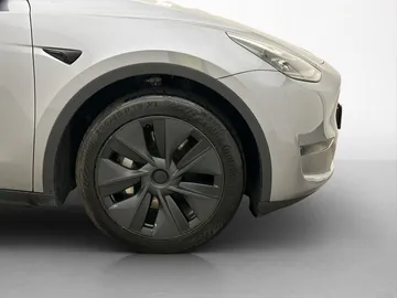 Car image 30