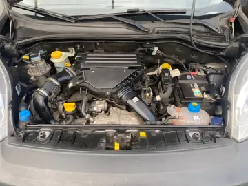 Car image 17