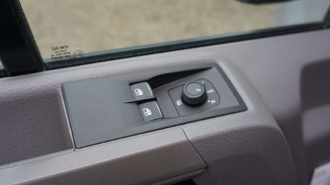 Car image 32