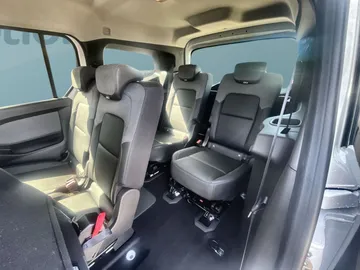 Car image 27