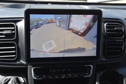Car image 32