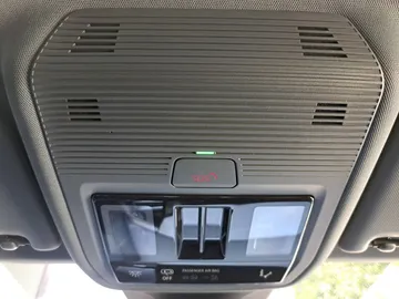 Car image 32