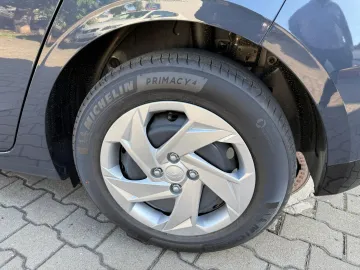 Car image 28