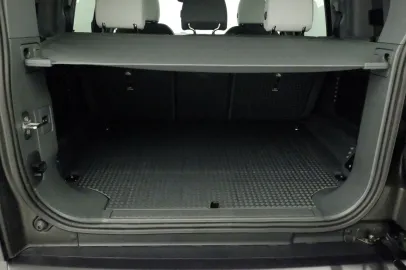 Car image 27