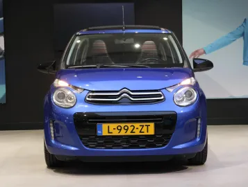 Car image 2