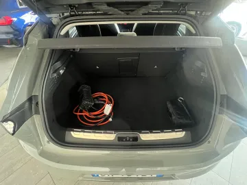 Car image 32