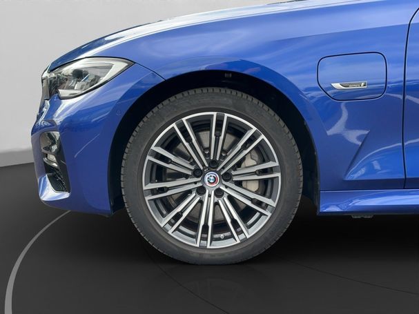 BMW 330e Touring M Sport xDrive 215 kW image number 14