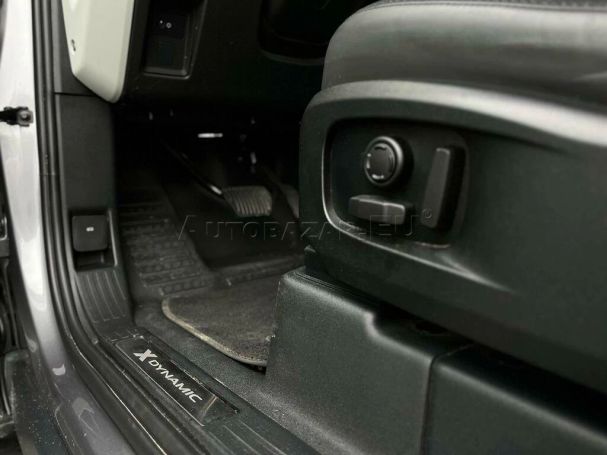 Land Rover Defender 3.0 149 kW image number 12