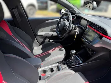 Car image 16