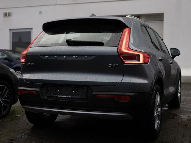 Volvo XC40 D4 AWD Momentum 140 kW image number 3