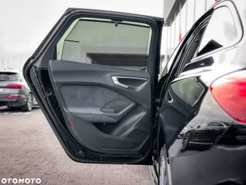 Car image 40