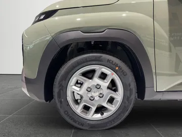 Car image 16