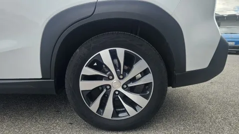 Car image 21