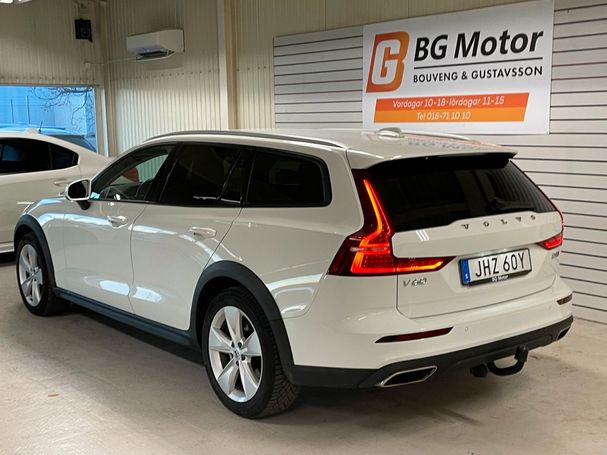 Volvo V60 Cross Country D4 AWD Momentum 140 kW image number 3