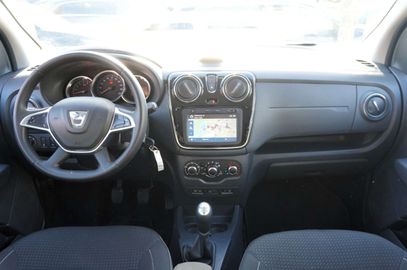 Car image 15