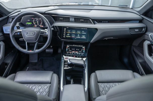 Audi e-tron 370 kW image number 19