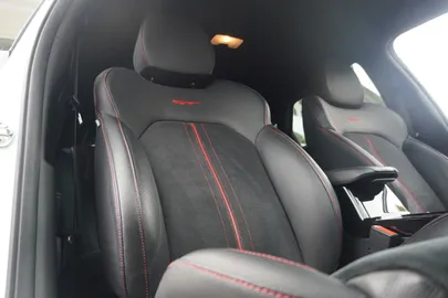Car image 28