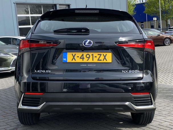 Lexus NX 300 h AWD 145 kW image number 4