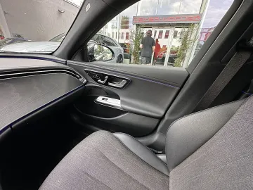Car image 34
