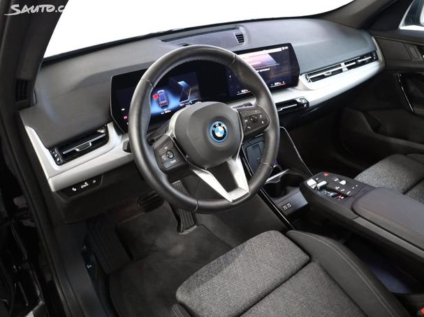 BMW iX1 xDrive30 230 kW image number 4