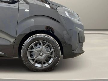 Car image 40