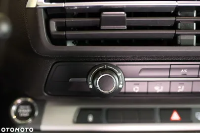 Car image 40
