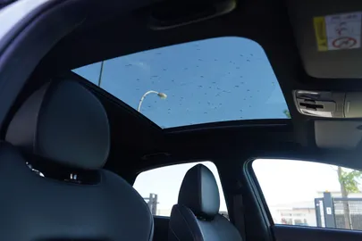 Car image 35