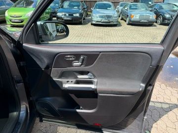 Car image 38