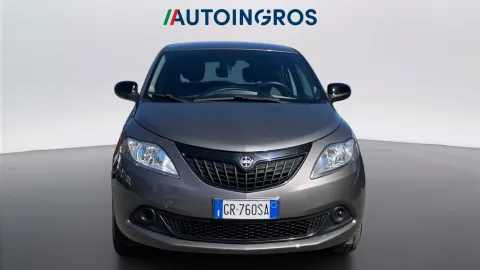 Car image 3