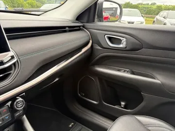 Car image 36