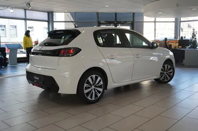 Car image 5