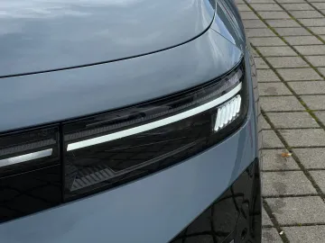 Car image 32