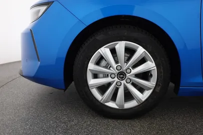 Car image 30