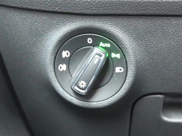 Car image 32