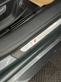 Car image 40