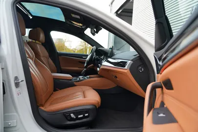 Car image 35