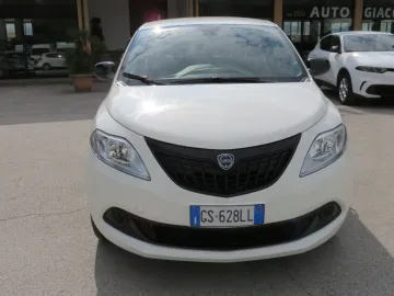 Car image 2