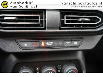Car image 35