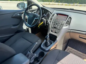 Car image 25