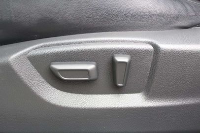 Car image 36