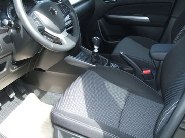 Car image 9