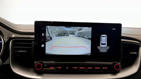 Car image 19