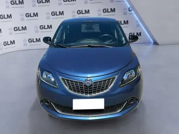 Car image 3