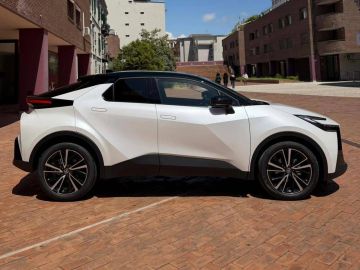 Car image 4