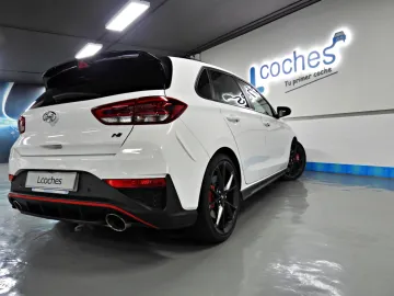 Car image 30