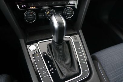 Car image 38