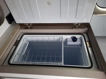 Car image 28