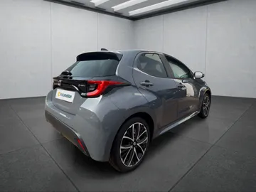 Car image 3