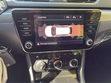 Car image 26