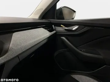 Car image 40